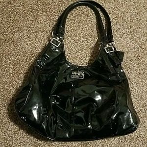 COACH: Black patent leather Maggie Shoulder Bag